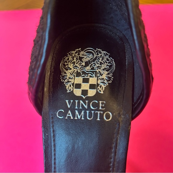 Vince Camuto Black Crochet Pumps Size 8 1/2 - Picture 3 of 14